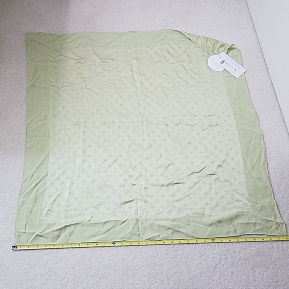 LOUIS VUITTON SILK MONOGRAM SCARF - Picture 2 of 12